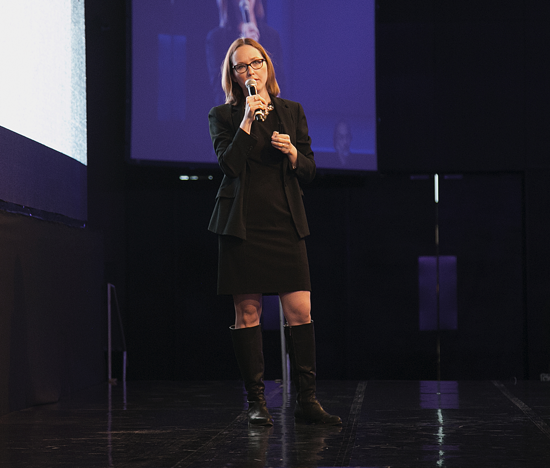 Vero Lozano in Banregio press event