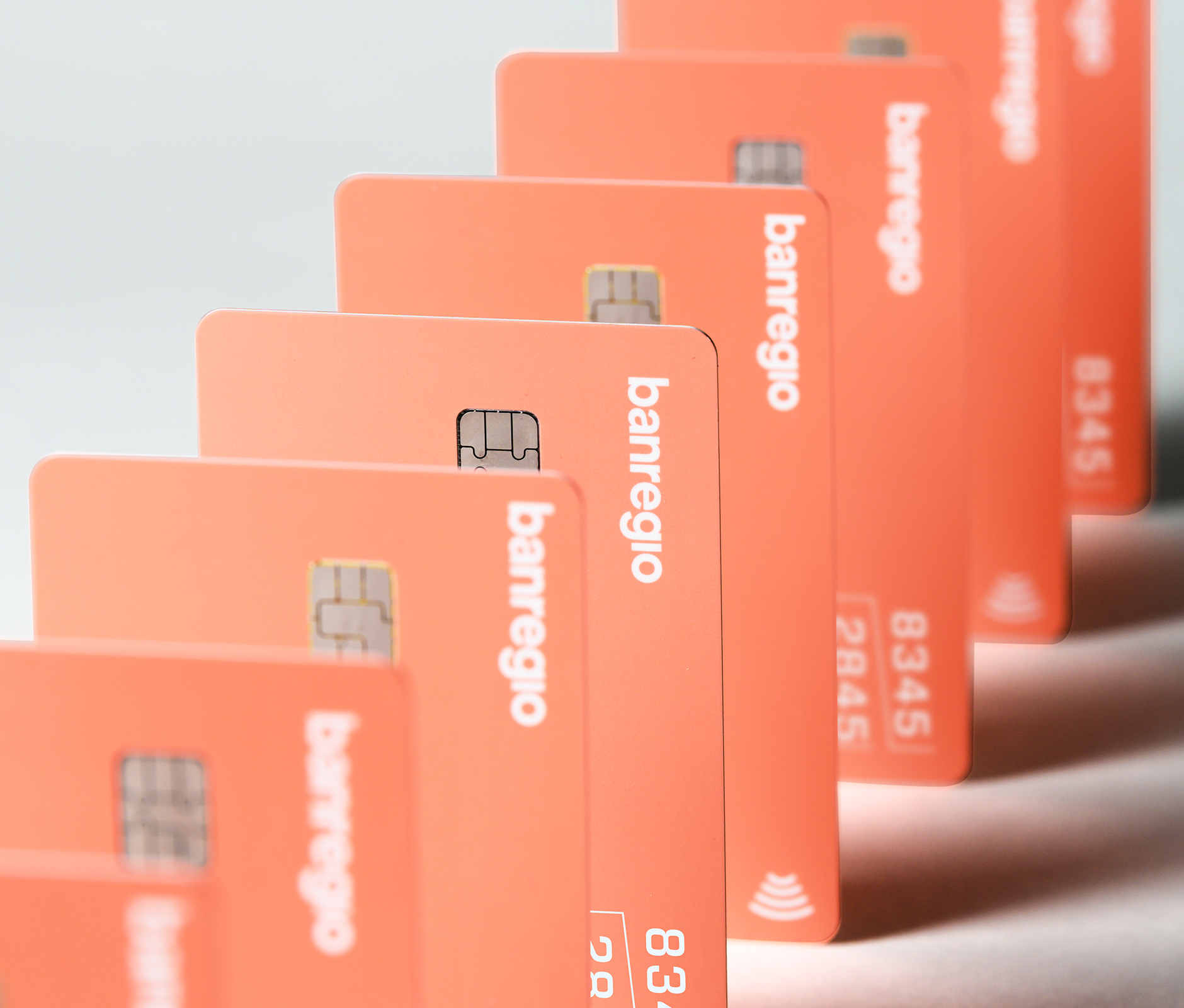 Banregio signature orange card ad