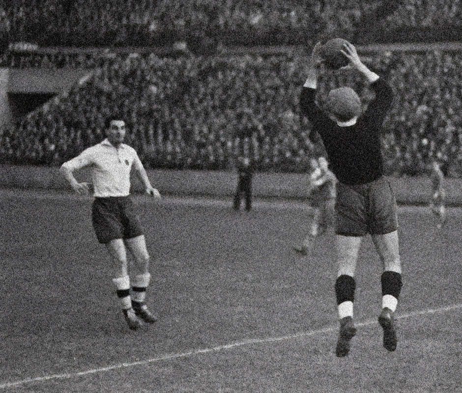 Old picture of a soccer ball match 